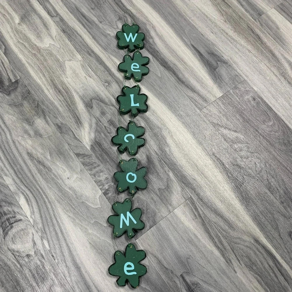 Green Shamrock Welcome Sign
